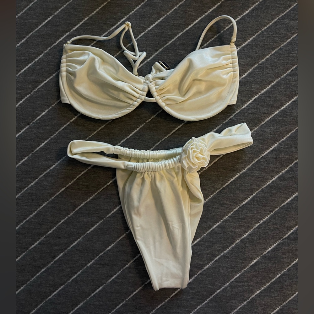 Beaut white bikini
